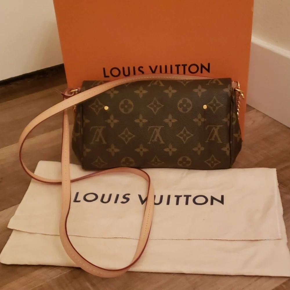 Louis Vuitton Favorite PM Monogram Canvas Crossbody Clutch NWT w/ Box Dust Bag